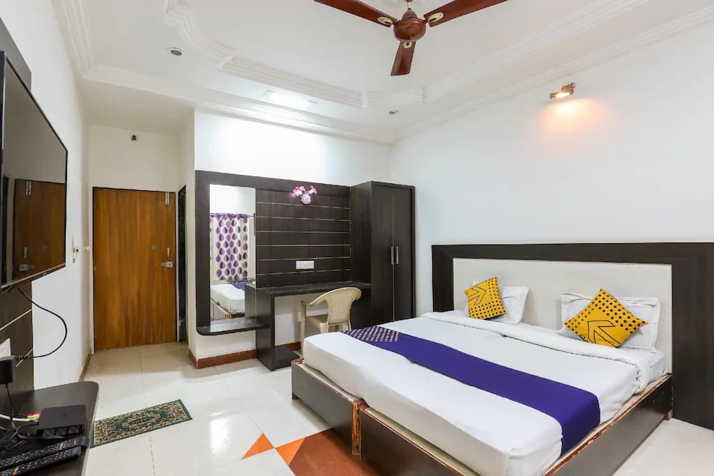 Hotel Room 4
